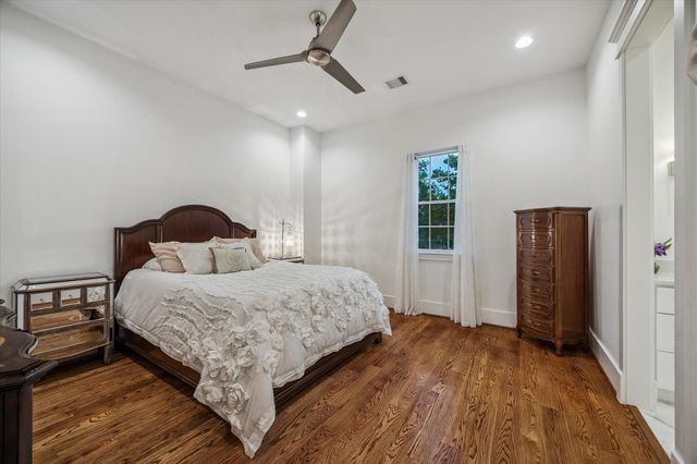 1582 Hewitt Drive, Houston, TX 77018