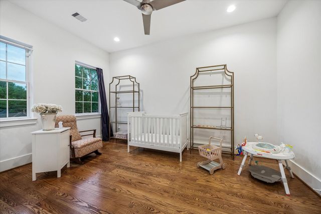 1582 Hewitt Drive, Houston, TX 77018