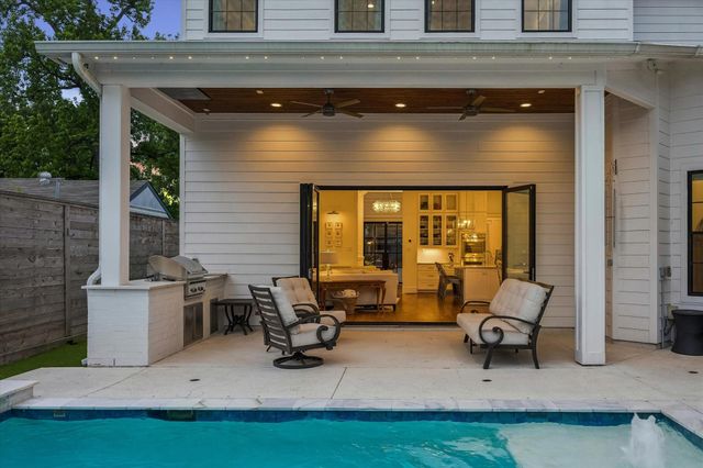 1582 Hewitt Drive, Houston, TX 77018