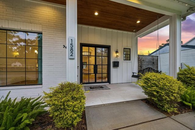 1582 Hewitt Drive, Houston, TX 77018