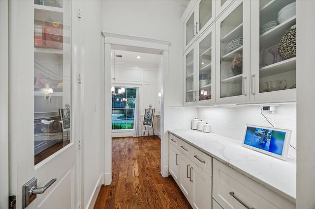 1582 Hewitt Drive, Houston, TX 77018