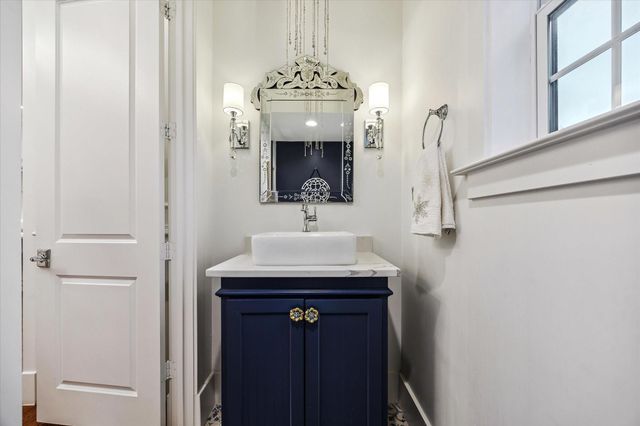 1582 Hewitt Drive, Houston, TX 77018