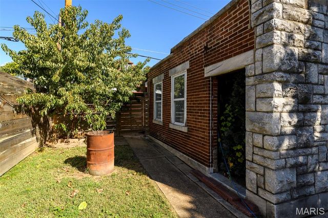 4567 Arco Avenue, St Louis, MO 63110