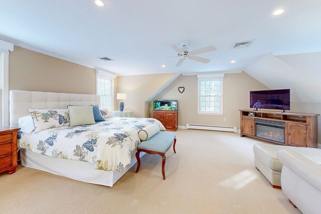 1 Chestnut Ln, Medfield, MA 02052