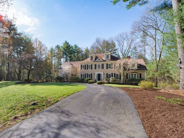 1 Chestnut Ln, Medfield, MA 02052