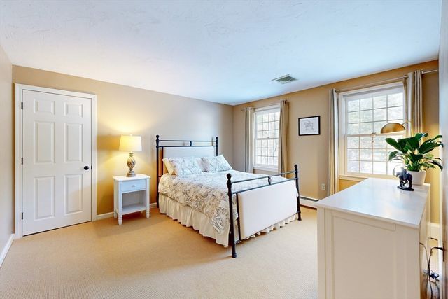 1 Chestnut Ln, Medfield, MA 02052