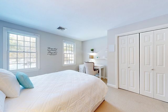 1 Chestnut Ln, Medfield, MA 02052