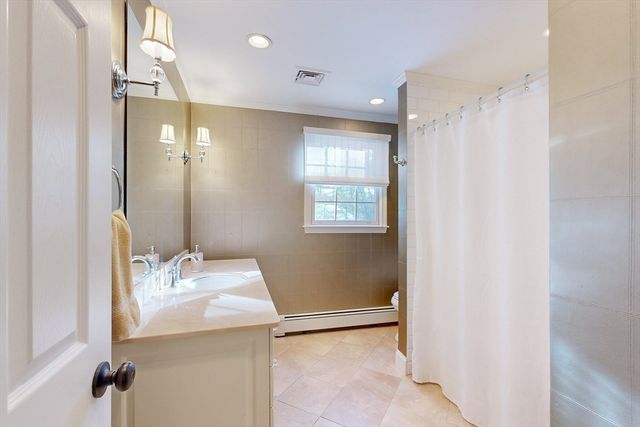 1 Chestnut Ln, Medfield, MA 02052