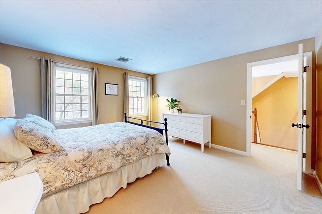 1 Chestnut Ln, Medfield, MA 02052