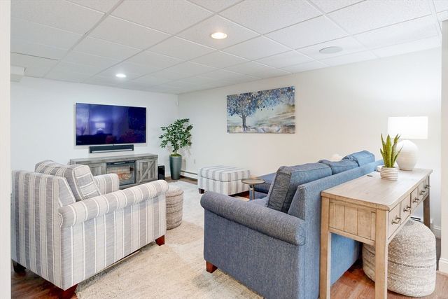 1 Chestnut Ln, Medfield, MA 02052