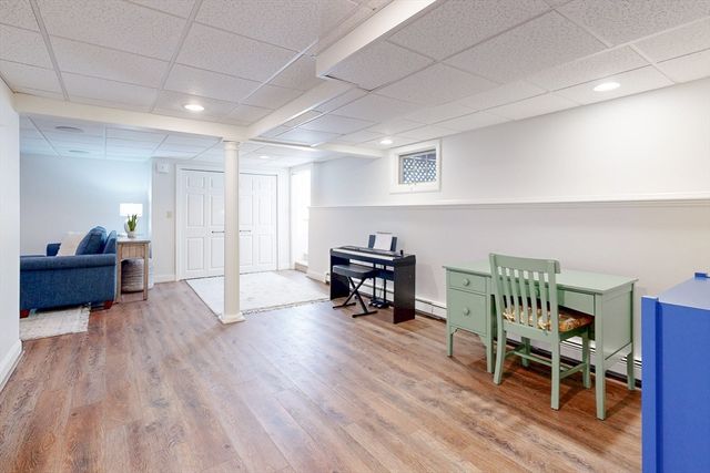 1 Chestnut Ln, Medfield, MA 02052