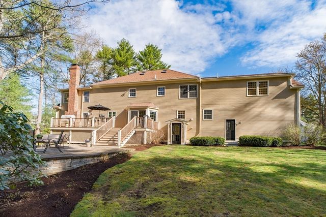 1 Chestnut Ln, Medfield, MA 02052