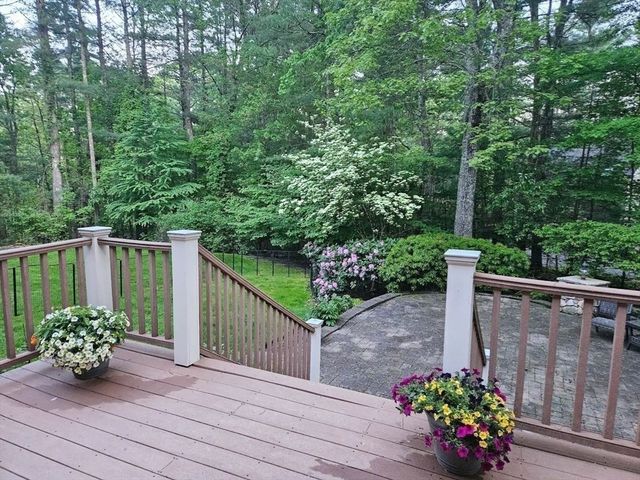 1 Chestnut Ln, Medfield, MA 02052