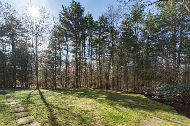 1 Chestnut Ln, Medfield, MA 02052