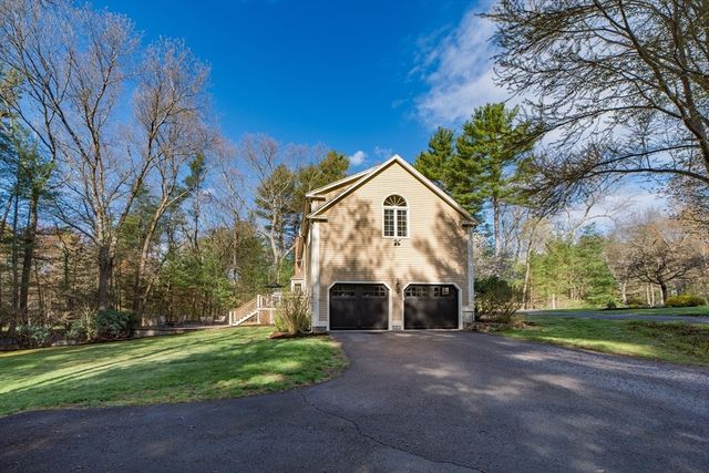 1 Chestnut Ln, Medfield, MA 02052