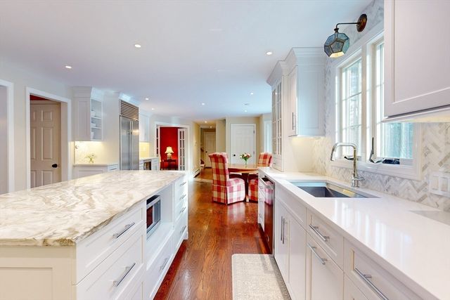 1 Chestnut Ln, Medfield, MA 02052