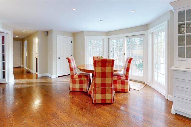 1 Chestnut Ln, Medfield, MA 02052