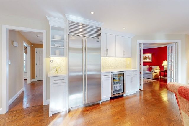 1 Chestnut Ln, Medfield, MA 02052