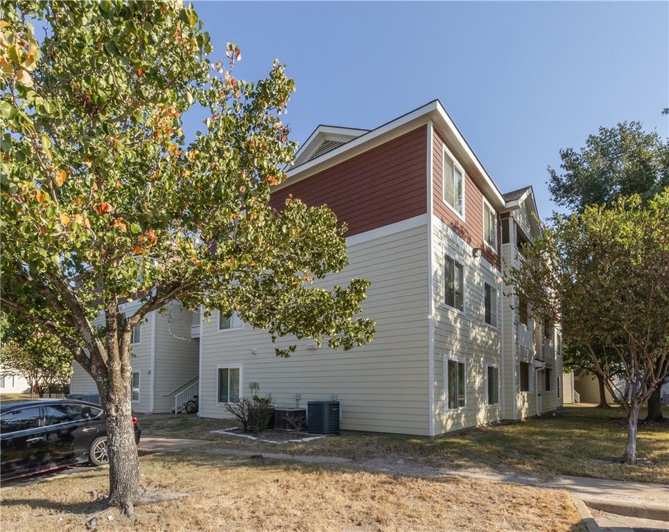 529 Southwest Parkway 301, College Station, TX 77840