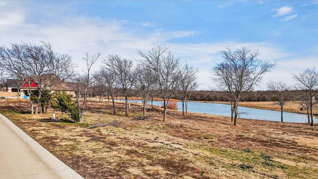 65 Red Bird Lane, Bells, TX 75414