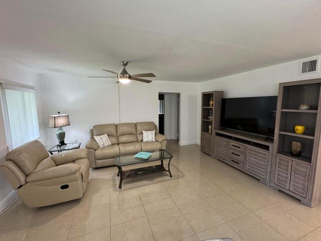 5817 La Pinata Boulevard C-1, Greenacres, FL 33463