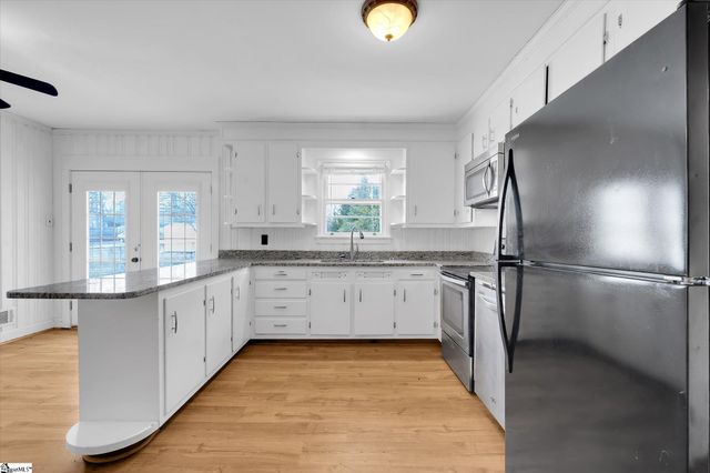 9 Forestdale Drive, Taylors, SC 29687