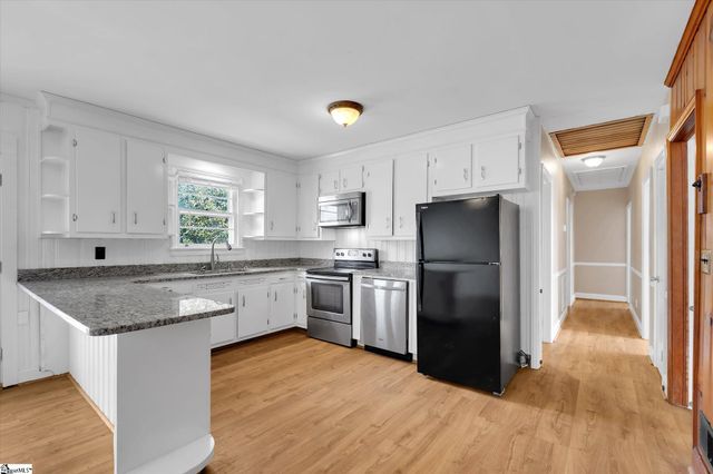 9 Forestdale Drive, Taylors, SC 29687