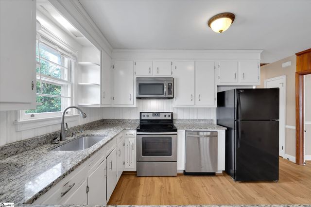 9 Forestdale Drive, Taylors, SC 29687