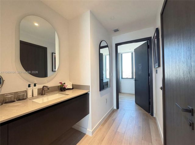 20 NE 11th St 4803A, Miami, FL 33132