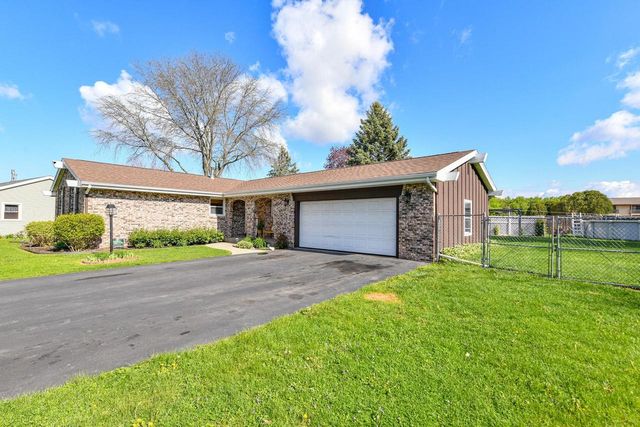 2749 N Butlin Drive, Beloit, WI 53511