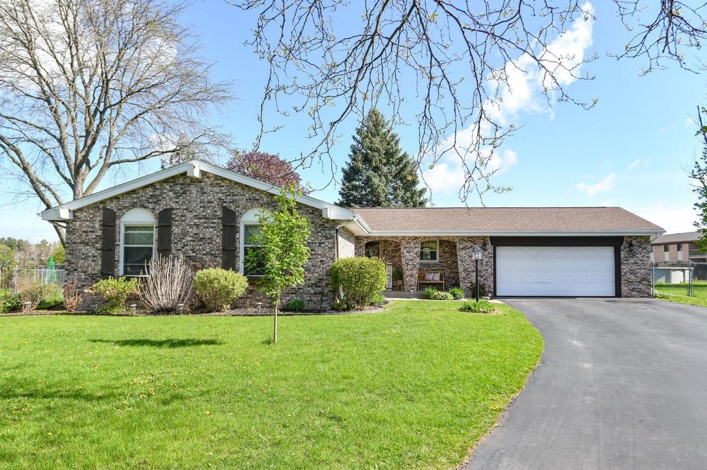 2749 N Butlin Drive, Beloit, WI 53511