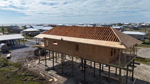 166 Blackberry Ln, Grand Isle, LA 70358