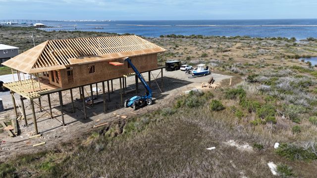 166 Blackberry Ln, Grand Isle, LA 70358