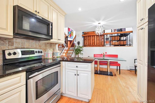 246 Treetop Crescent, Rye Brook, NY 10573