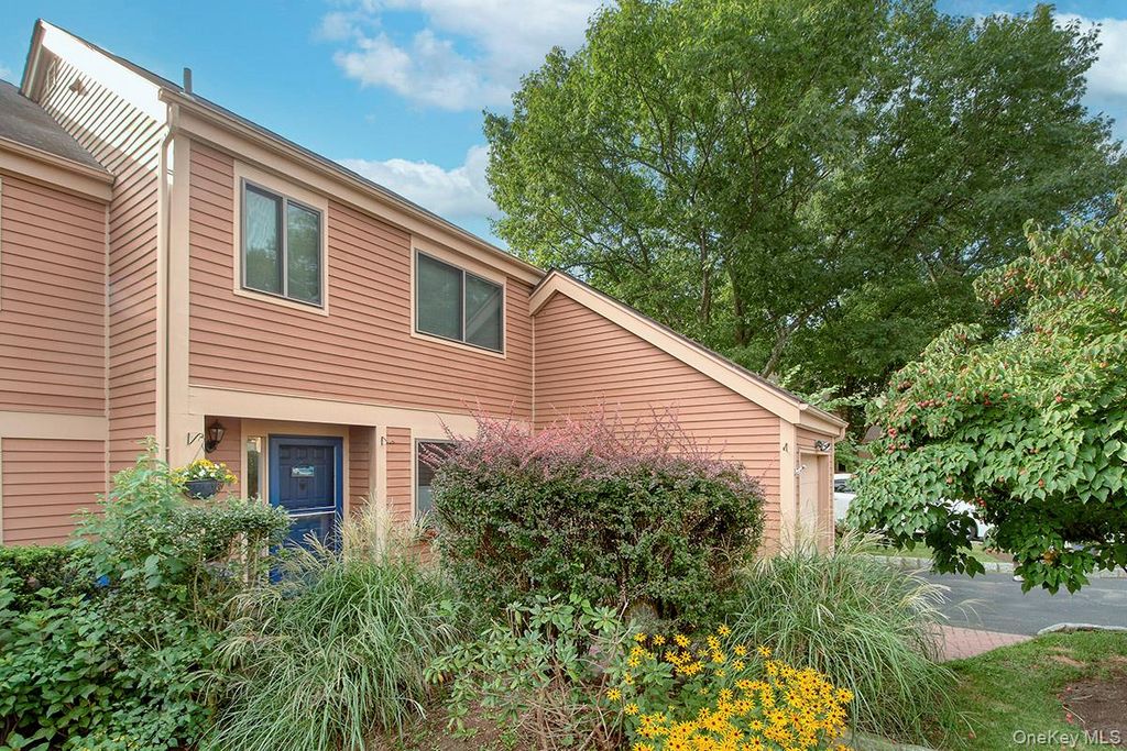 246 Treetop Crescent, Rye Brook, NY 10573 — photo 2