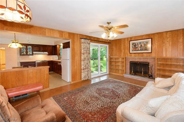 1634 Parkview Drive, Seven Hills, OH 44131