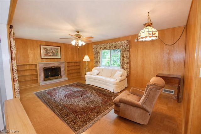 1634 Parkview Drive, Seven Hills, OH 44131