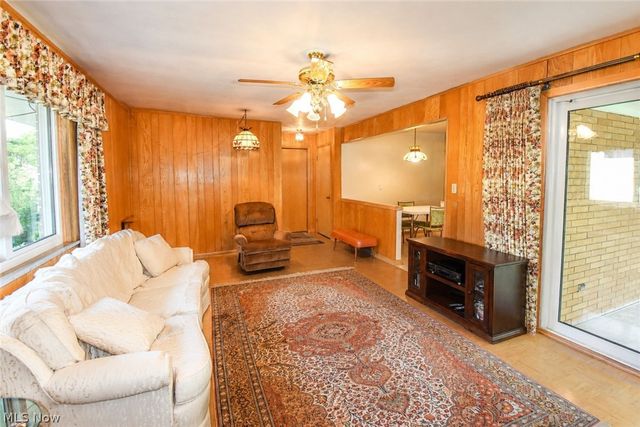 1634 Parkview Drive, Seven Hills, OH 44131
