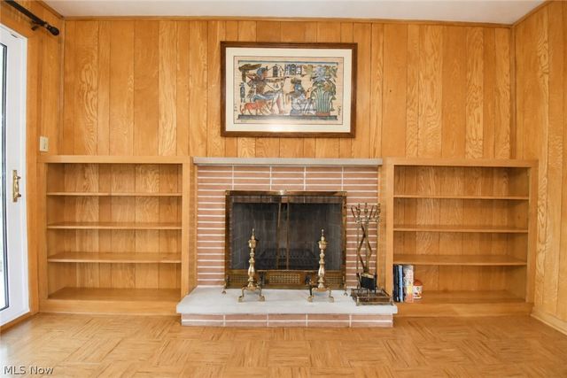 1634 Parkview Drive, Seven Hills, OH 44131