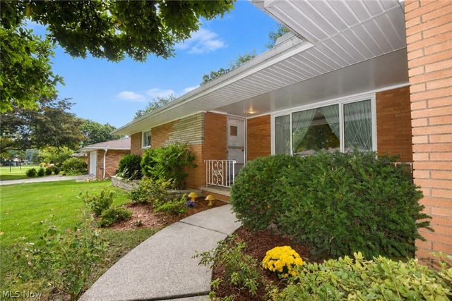 1634 Parkview Drive, Seven Hills, OH 44131