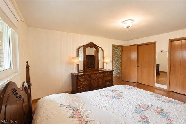 1634 Parkview Drive, Seven Hills, OH 44131