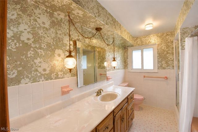 1634 Parkview Drive, Seven Hills, OH 44131