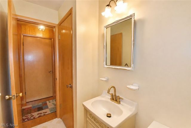 1634 Parkview Drive, Seven Hills, OH 44131