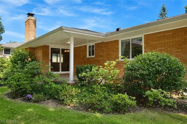 1634 Parkview Drive, Seven Hills, OH 44131