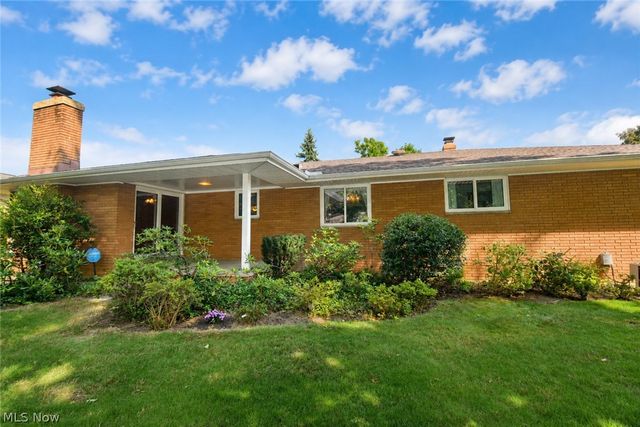 1634 Parkview Drive, Seven Hills, OH 44131
