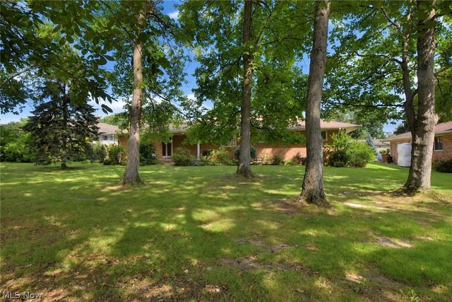 1634 Parkview Drive, Seven Hills, OH 44131