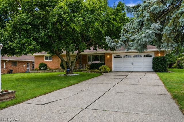 1634 Parkview Drive, Seven Hills, OH 44131