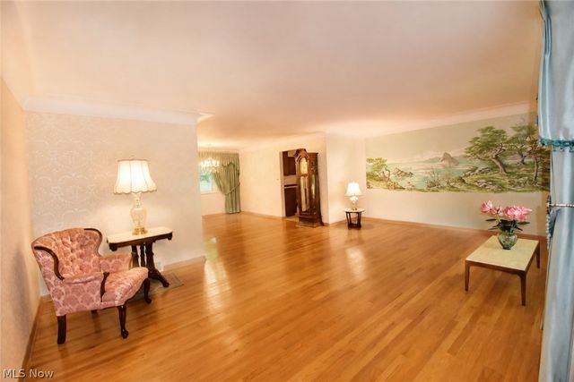 1634 Parkview Drive, Seven Hills, OH 44131