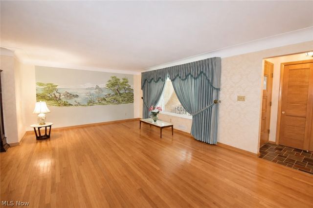 1634 Parkview Drive, Seven Hills, OH 44131