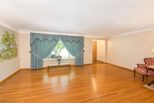 1634 Parkview Drive, Seven Hills, OH 44131